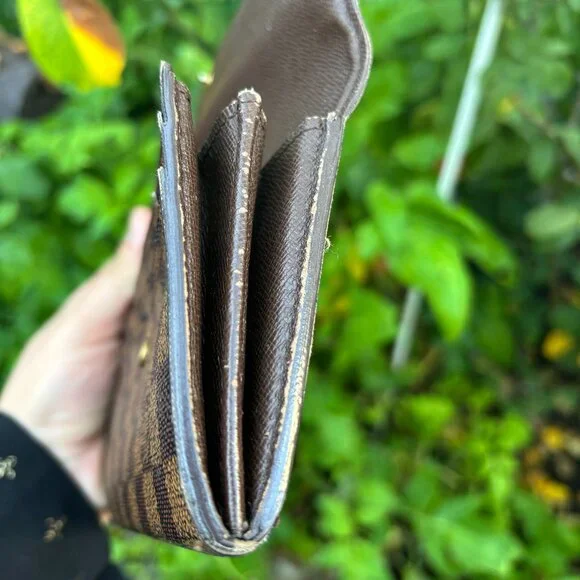 Authentic Louis Vuitton Damier long bifold wallet - Picture 10 of 12